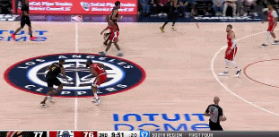 拼了😤！哈登从背后大帽阿伦 自己抢到球权持球快速推进！