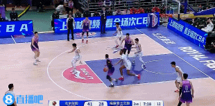 效率很高！邹雨宸替补22分钟9中7砍18分&多次上演暴扣 正负值+7