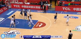 得分利器！约克冲击内线抛投打进加罚 随后接球轰进干拔三分