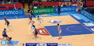 得分利器！约克冲击内线抛投打进加罚 随后接球轰进干拔三分