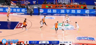 贝兹利反击自信追身三分一箭穿心！广东反超比分并打停上海！