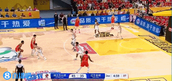 神来之笔！朱俊龙弧顶失去节奏长两分强投 压哨洞穿篮心