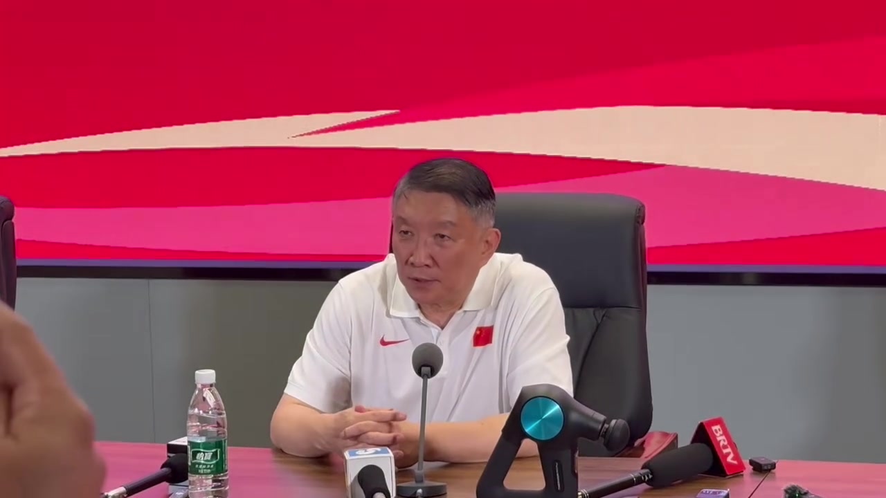 宫鲁鸣：希望年轻队员更自觉提升自己 去抢到位置 而不是自然接班